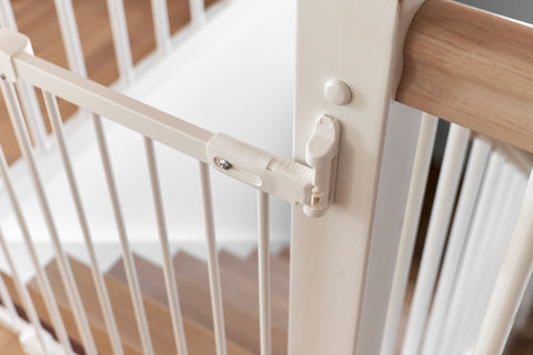 BabyDan EBBA Safety Gate Metal White - Sleek Choice