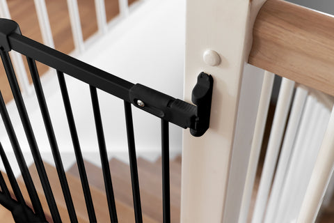 BabyDan EBBA Safety Gate Metal Black - Sleek Choice