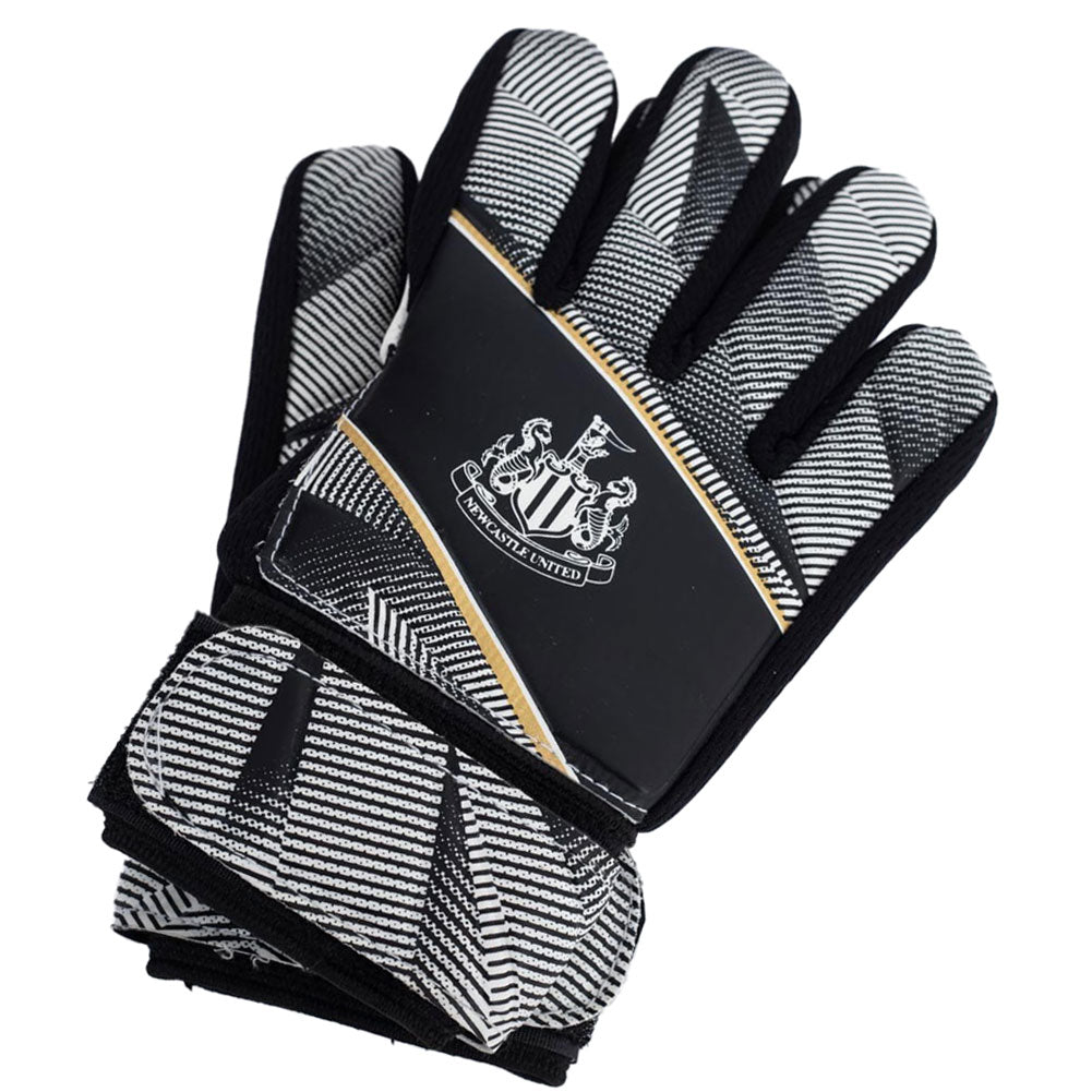 Newcastle United FC Fuse Goalkeeper Gloves Yths - Sleek Choice Uk